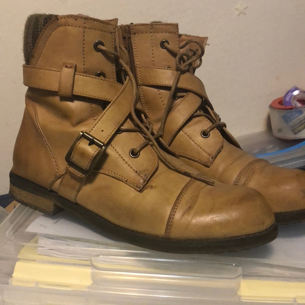 Combat boots